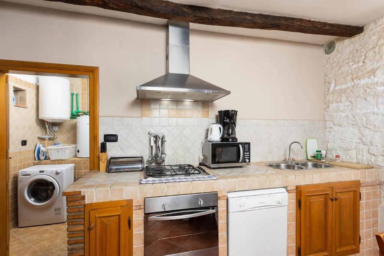 Villa Damiana Petrići 0*,